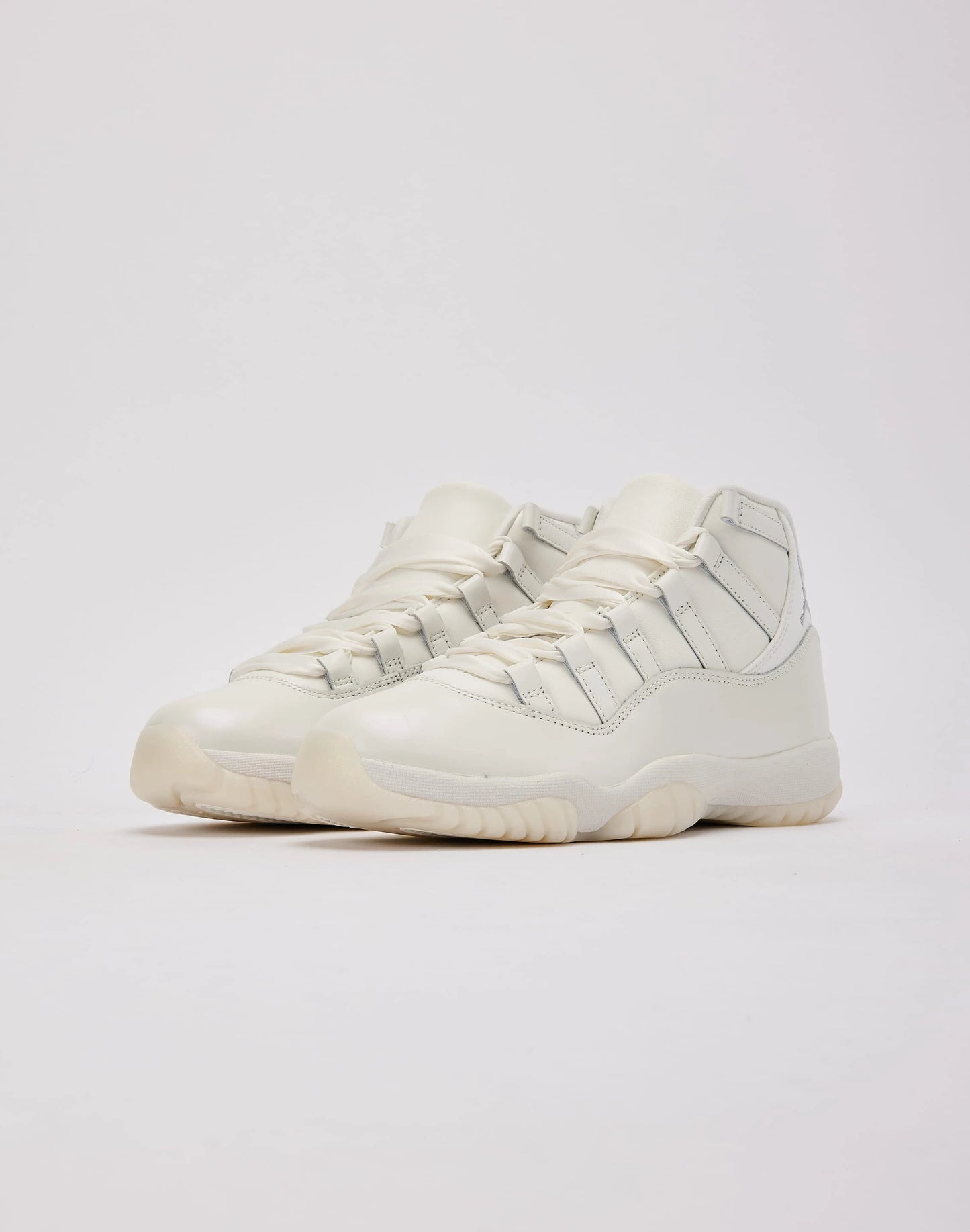 Jordan Air Jordan 11 Retro 'Pearl' — view 2 of 6
